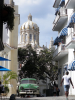 tn_165 Plaza de Revolution with old car