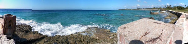 tn_594 Beach wall at Playa Giron